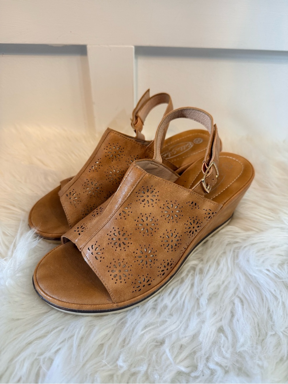💫2/$25 • Bella Siba Italia Laser-Cut Slingback Wedge Sandals